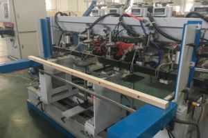 穴あけ加工機