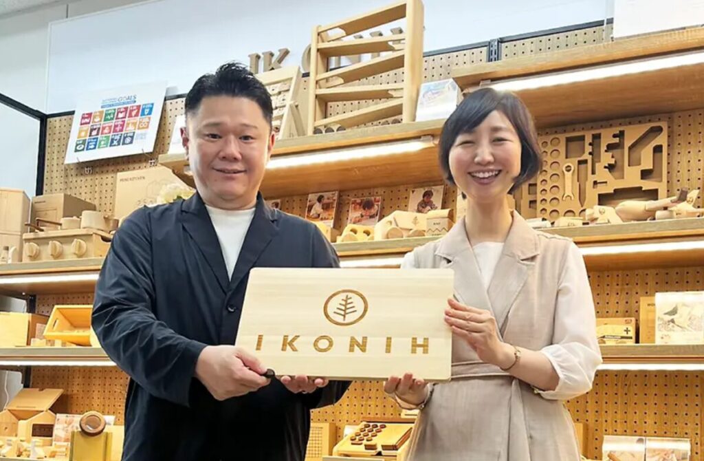 大阪日日新聞にて、歌人 高田ほのか様に詠んで頂いた短歌記事が掲載されました